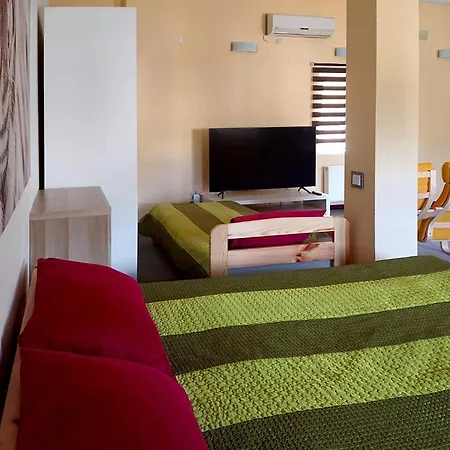 Center Quiet With Free Private Parking *